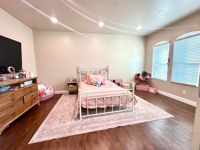 2012 W Crystal Avenue, Visalia, CA 93291