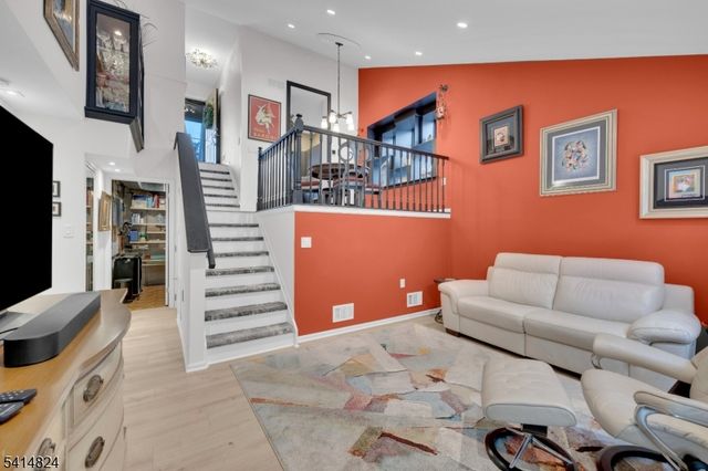 104 Wood Duck Ct, Allamuchy Twp., NJ 07840