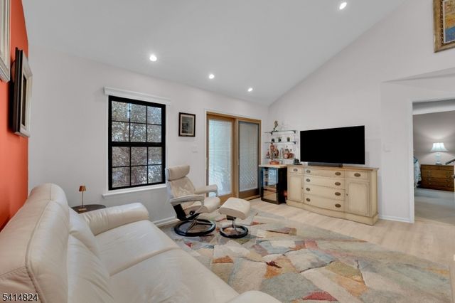 104 Wood Duck Ct, Allamuchy Twp., NJ 07840