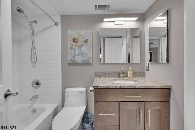 104 Wood Duck Ct, Allamuchy Twp., NJ 07840