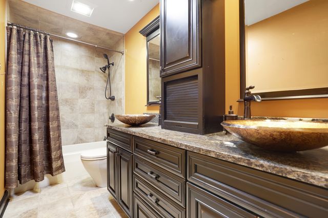 9210 Woodward Avenue, Highland, IN 46322