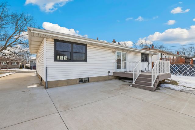 9210 Woodward Avenue, Highland, IN 46322