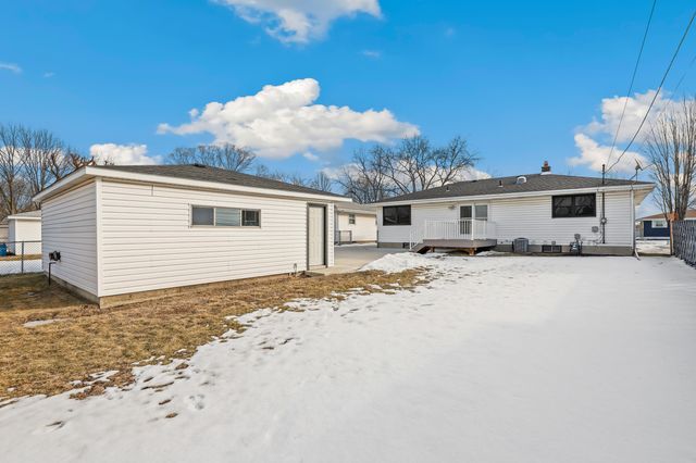 9210 Woodward Avenue, Highland, IN 46322