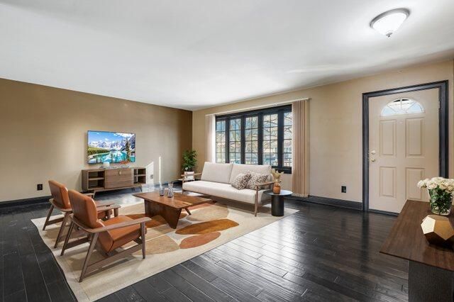 9210 Woodward Avenue, Highland, IN 46322