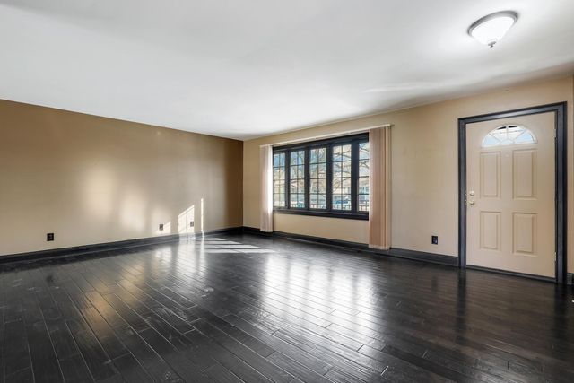 9210 Woodward Avenue, Highland, IN 46322