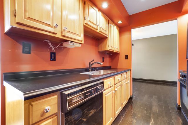 9210 Woodward Avenue, Highland, IN 46322