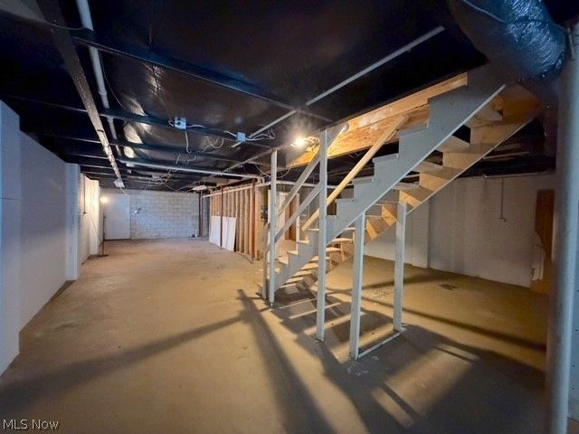 527 W 3rd Street, Uhrichsville, OH 44683