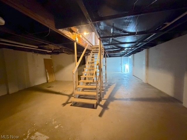 527 W 3rd Street, Uhrichsville, OH 44683