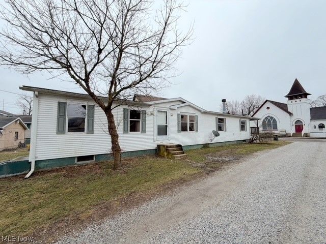 527 W 3rd Street, Uhrichsville, OH 44683