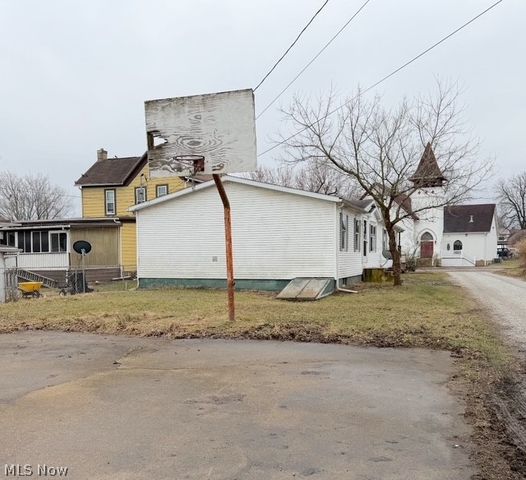 527 W 3rd Street, Uhrichsville, OH 44683