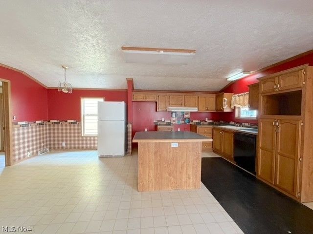 527 W 3rd Street, Uhrichsville, OH 44683