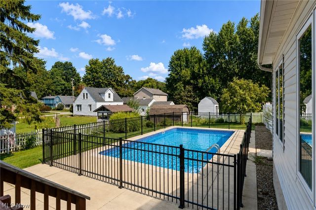 107 Keswick Court, Amherst, OH 44001