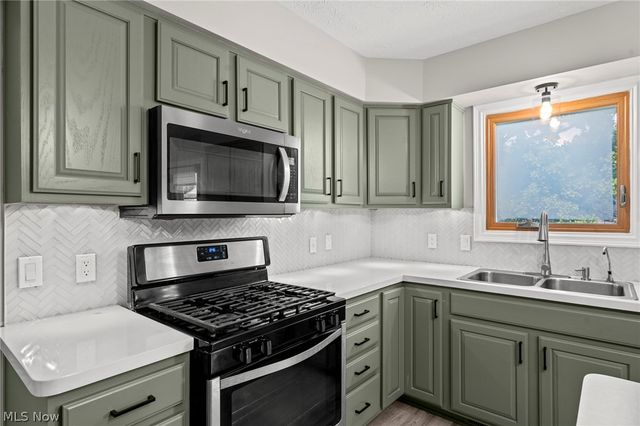 107 Keswick Court, Amherst, OH 44001