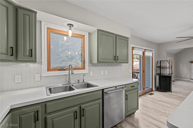 107 Keswick Court, Amherst, OH 44001