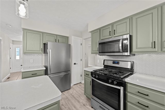 107 Keswick Court, Amherst, OH 44001