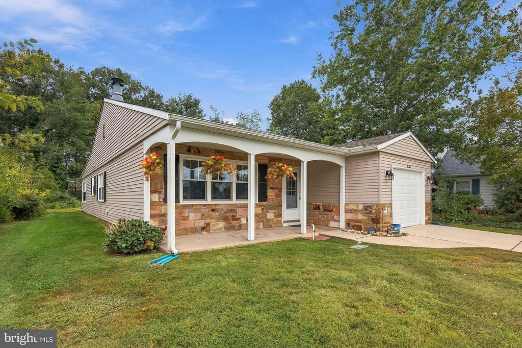 154 DORCHESTER DR, Southampton, NJ 08088 — photo 2