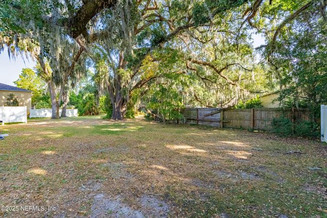 8253 HALLS HAMMOCK Court, Jacksonville, FL 32244