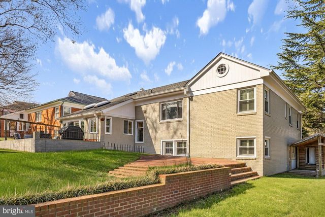 5755 26TH ST NW, Washington, DC 20015