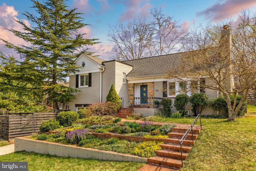 5755 26TH ST NW, Washington, DC 20015