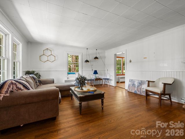 689 S Trade Street, Tryon, NC 28782
