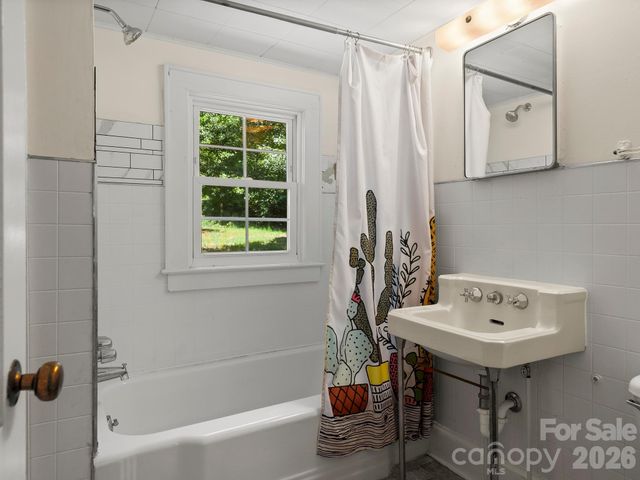 689 S Trade Street, Tryon, NC 28782