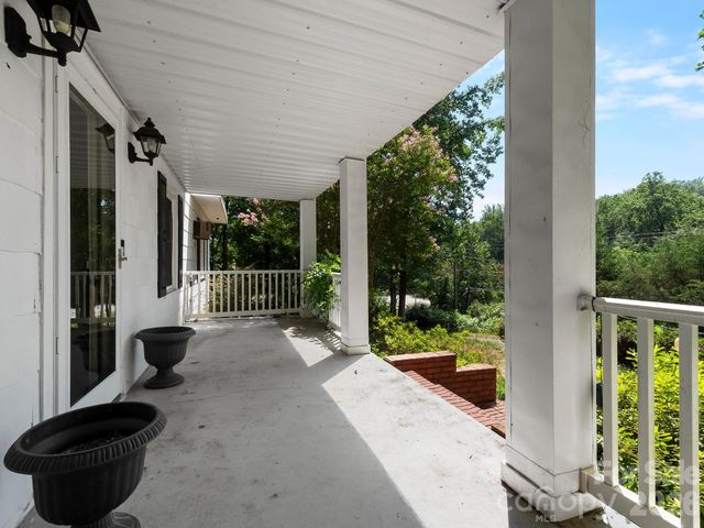 689 S Trade Street, Tryon, NC 28782