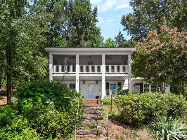 689 S Trade Street, Tryon, NC 28782