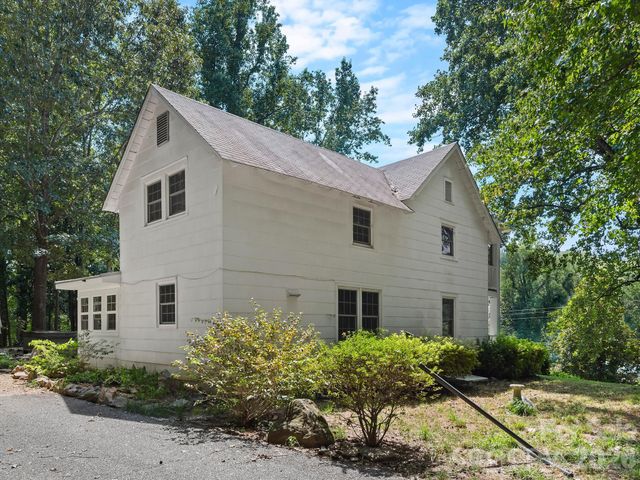 689 S Trade Street, Tryon, NC 28782