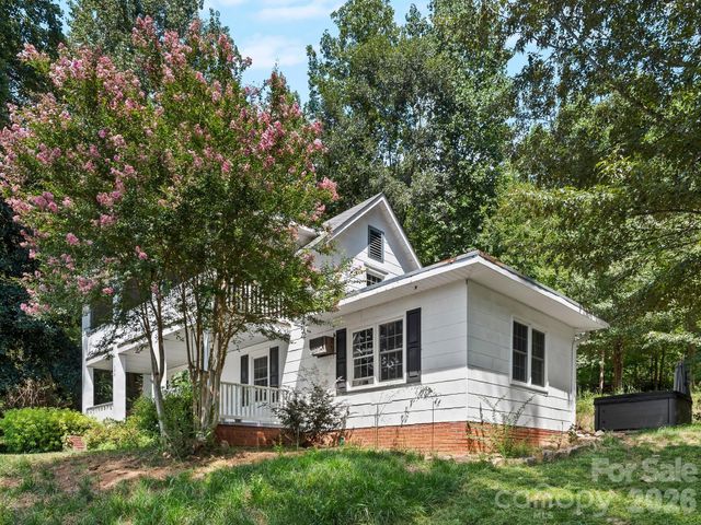 689 S Trade Street, Tryon, NC 28782