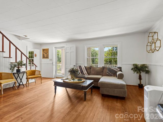 689 S Trade Street, Tryon, NC 28782