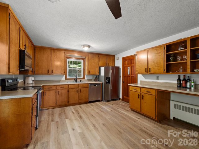 689 S Trade Street, Tryon, NC 28782