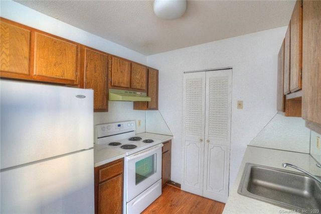 74 Buddington Road 6, Groton, CT 06340