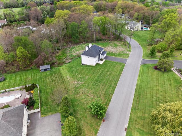 66 Pin Oak Drive, New Windsor, NY 12553