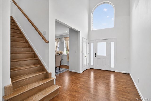 66 Pin Oak Drive, New Windsor, NY 12553