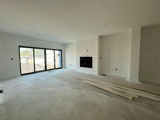 1093 W 3rd Avenue, Columbus, OH 43212