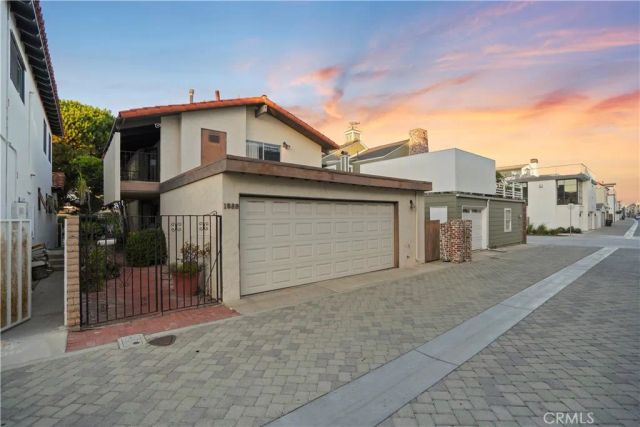 1589 E Ocean, Newport Beach, CA 92661