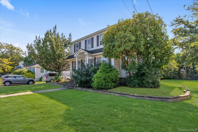 34 Kingsland Place, Babylon, NY 11702