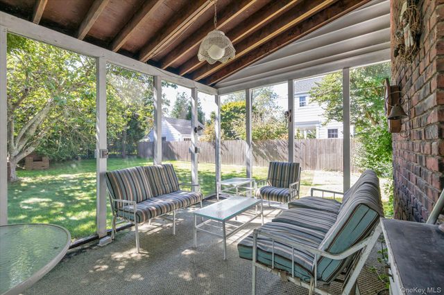 34 Kingsland Place, Babylon, NY 11702