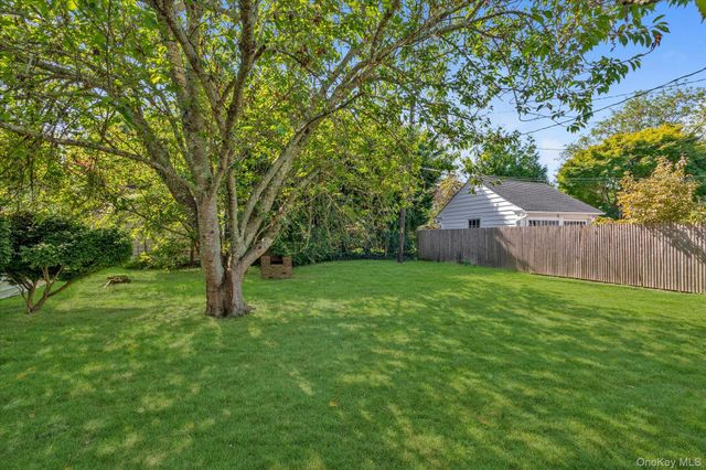 34 Kingsland Place, Babylon, NY 11702