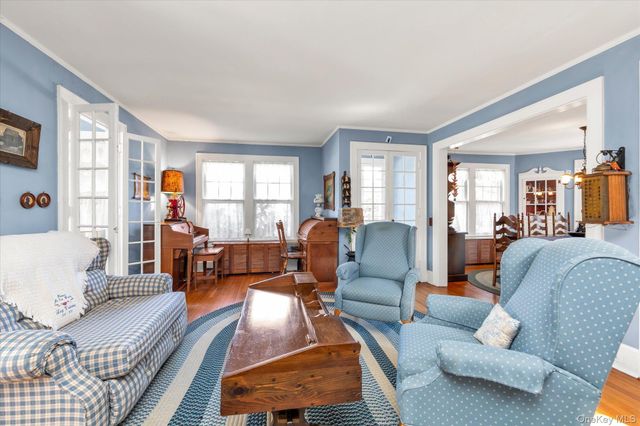 34 Kingsland Place, Babylon, NY 11702