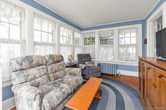 34 Kingsland Place, Babylon, NY 11702