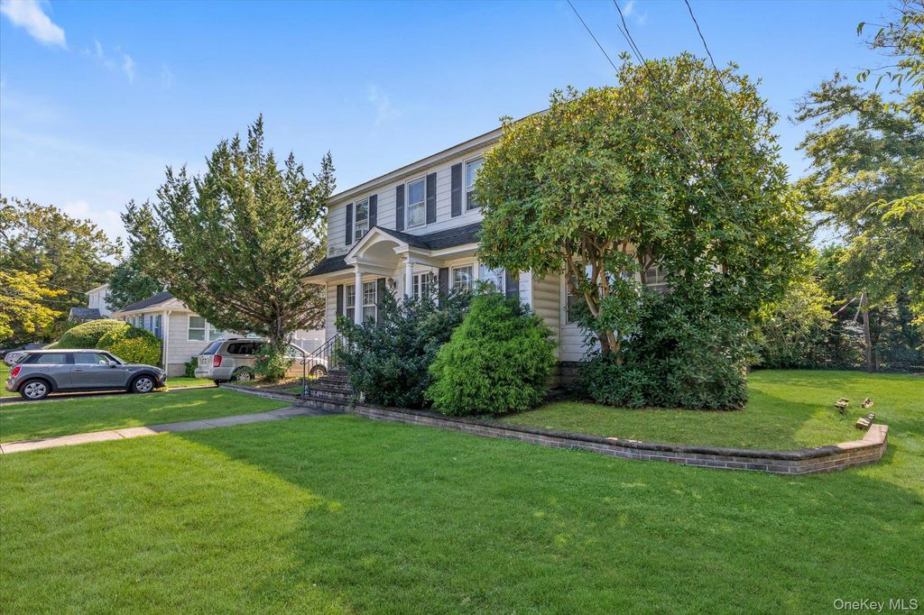 34 Kingsland Place, Babylon, NY 11702 — photo 2