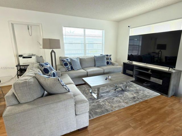 5112 Hollywood Blvd 21, Hollywood, FL 33021