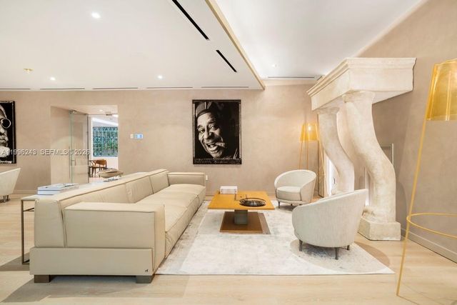 1000 Brickell Plaza 2701, Miami, FL 33131