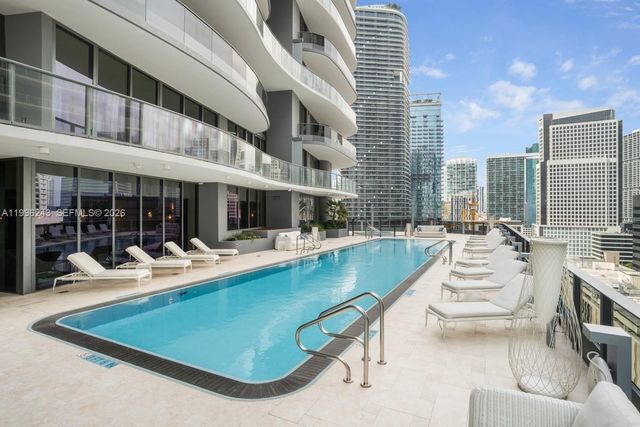 1000 Brickell Plaza 2701, Miami, FL 33131