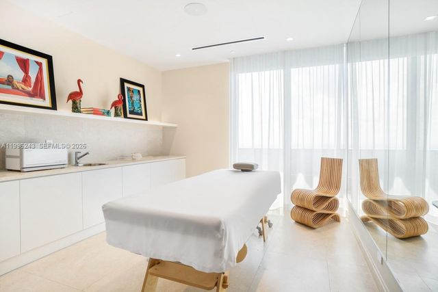 1000 Brickell Plaza 2701, Miami, FL 33131