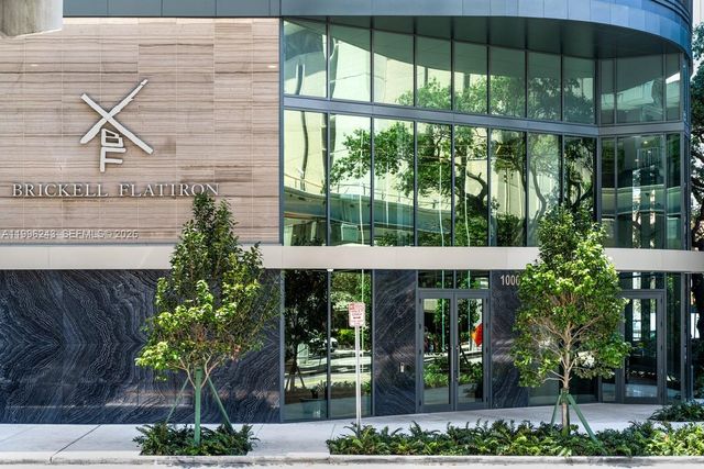 1000 Brickell Plaza 2701, Miami, FL 33131