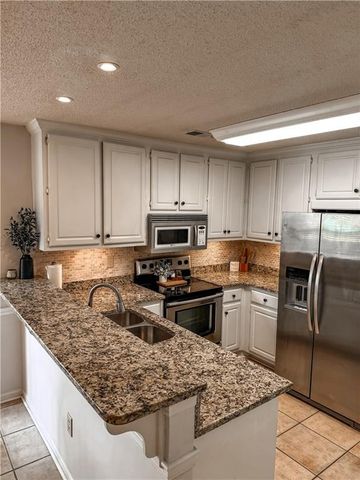 2085 HUNTINGTON HILL Trace, Buford, GA 30519