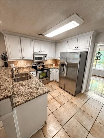 2085 HUNTINGTON HILL Trace, Buford, GA 30519