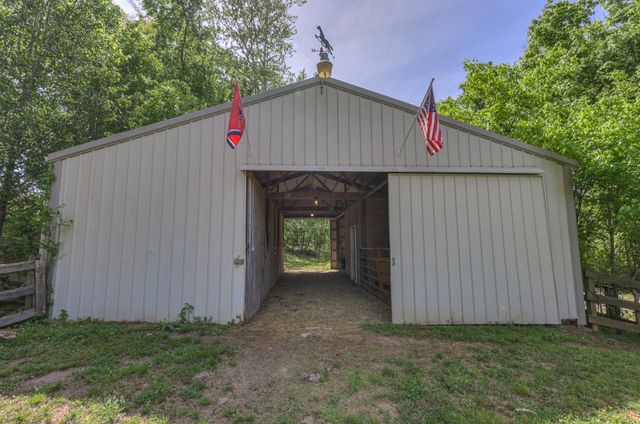 2153 Williamsport Pike, Columbia, TN 38401